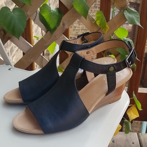 Franco Sarto Shoes - Franco Sarto Wedge Sandals Black NWTO! Size 7.5